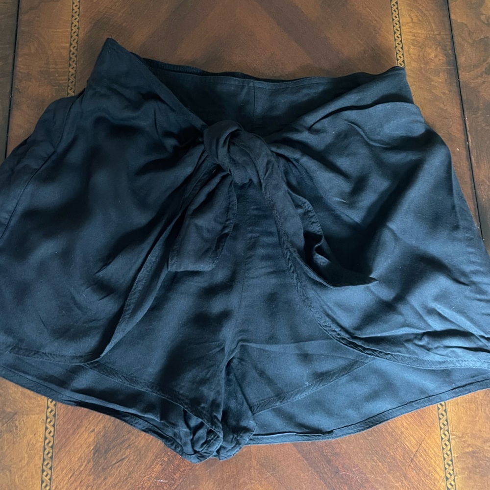Abercrombie and Fitch Black Wrap Tie Flowy Shorts Size XS